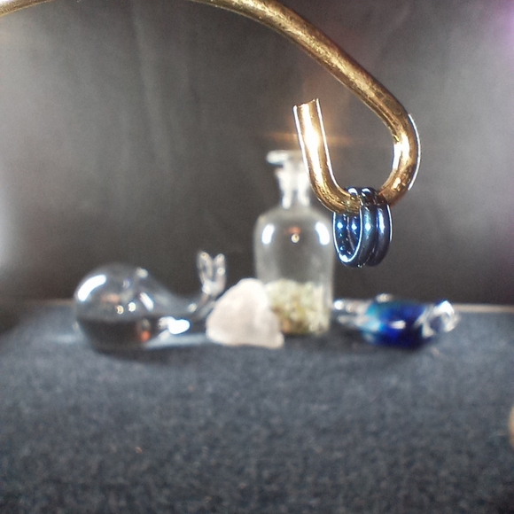 Pretty Heart Necklace + 2 pairs of tiny huggie hoop earrings - Picture 6 of 16